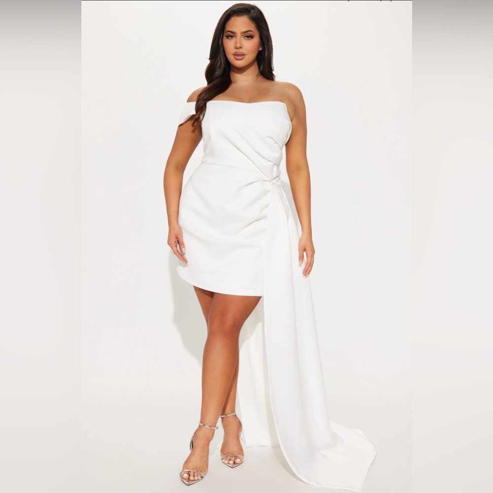 Plus size dress with removable train 2x